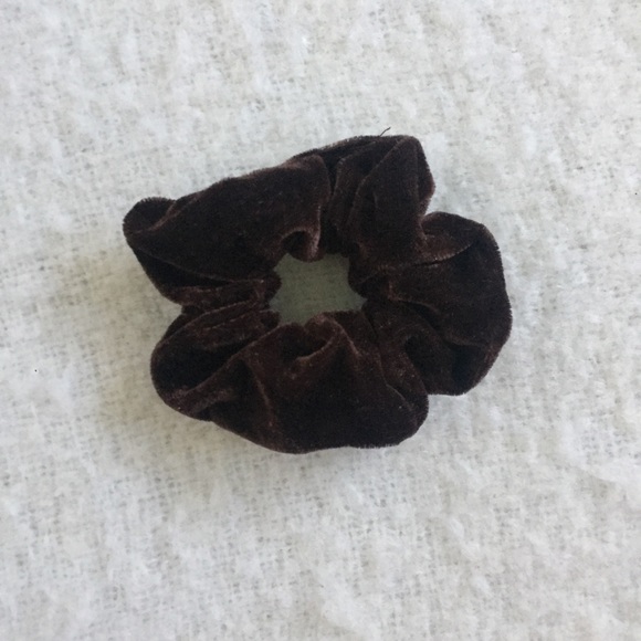 💘NEW SCRUNCHIES💘 - Picture 2 of 5